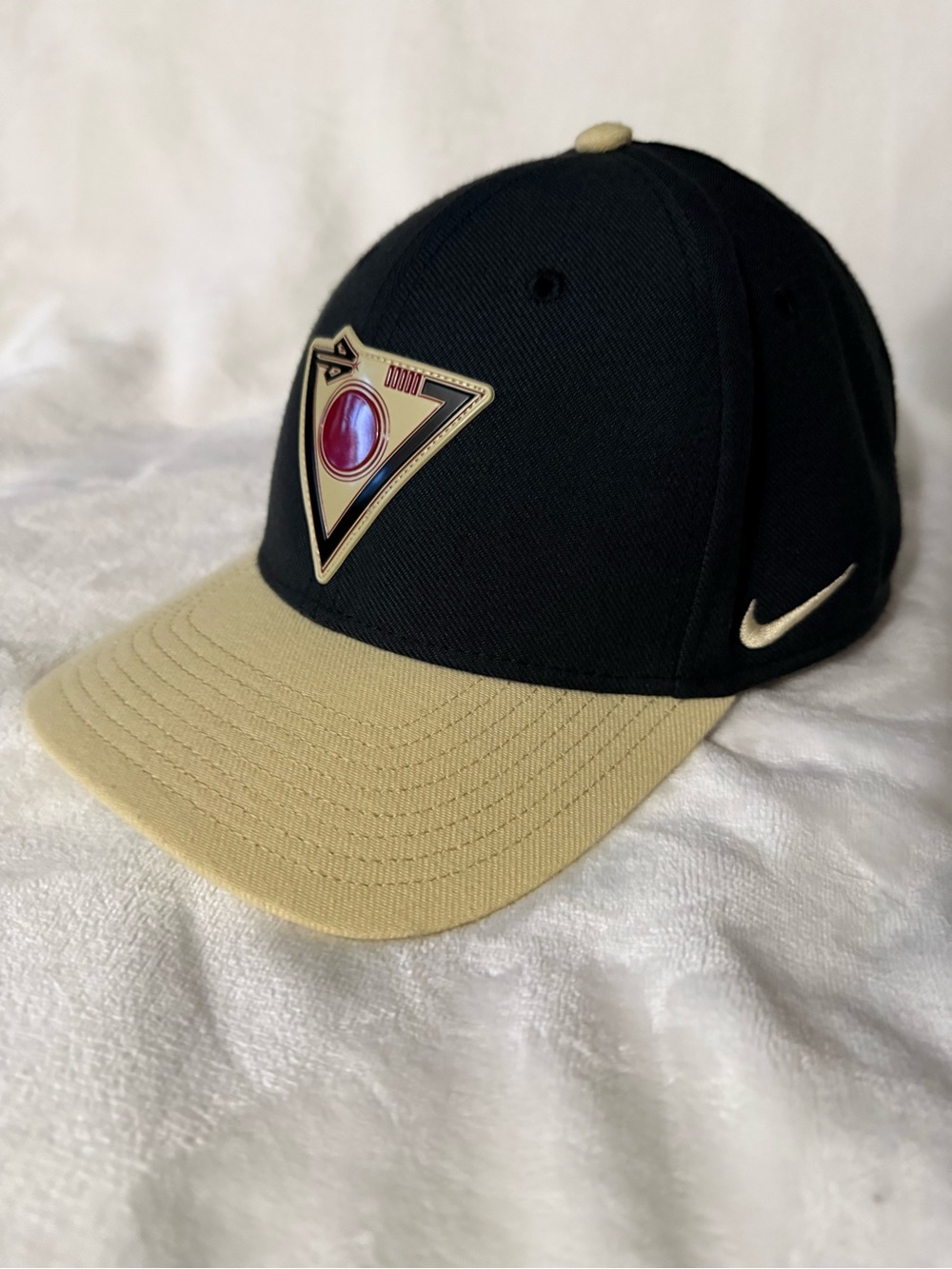 AZ Diamondbacks/Serpientes Nike Swoosh Flex Hat. Black/Gold. Size L/XL